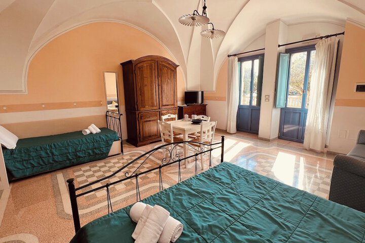 Room 5 of 190