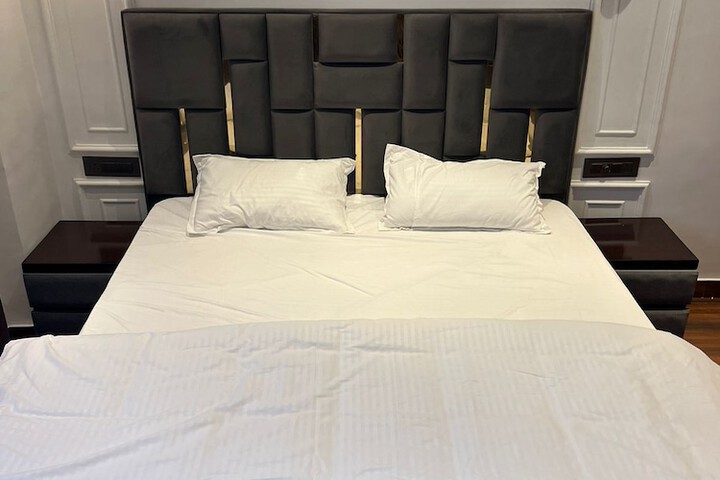 Room 6 of 20