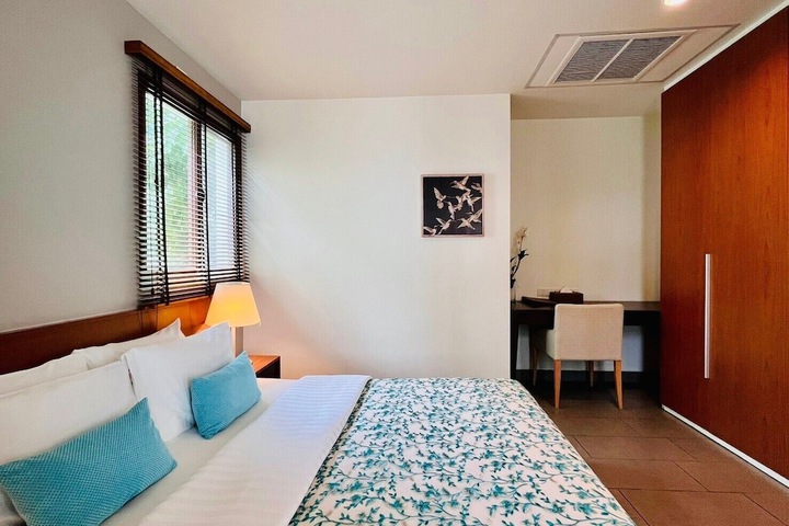 Room 8 of 74