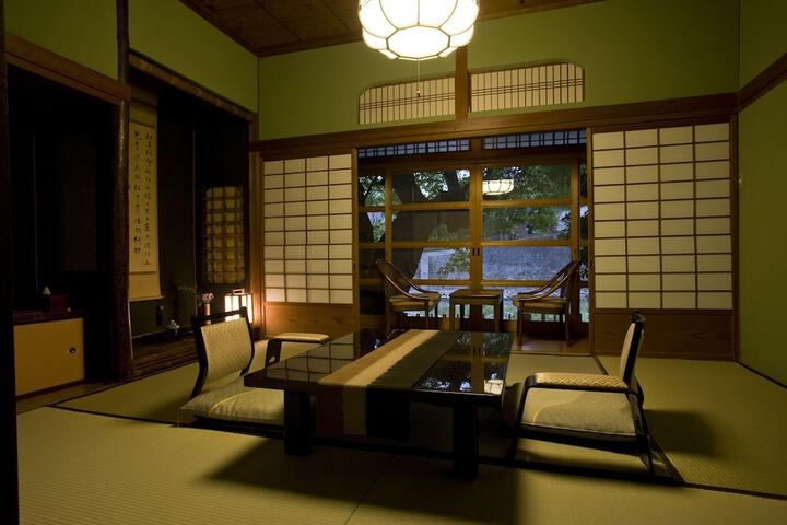 Room 10 of 90