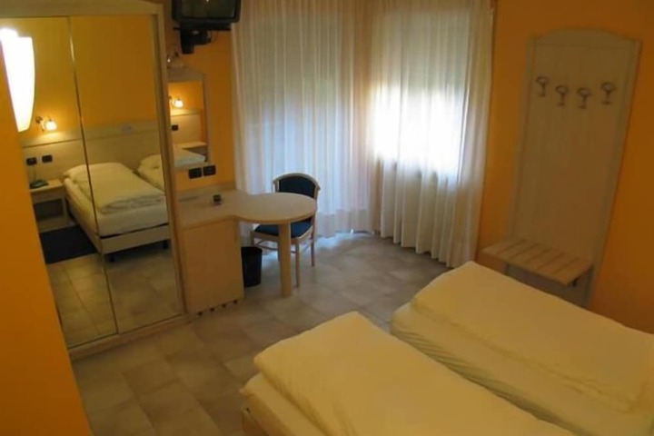 Room 8 of 58
