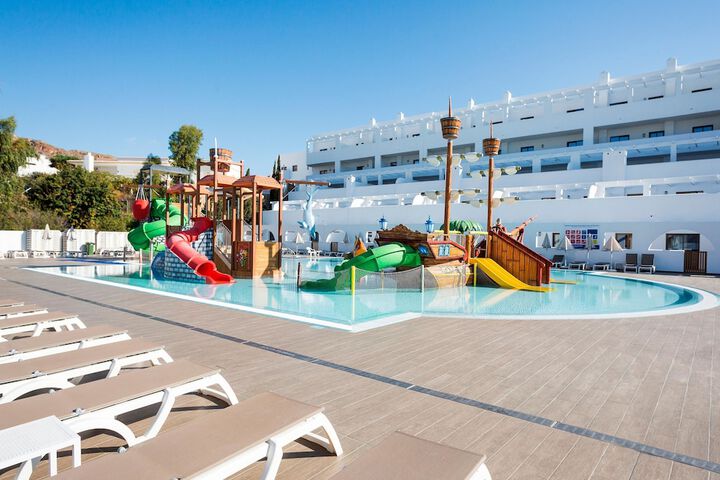 Hotel with Pool
