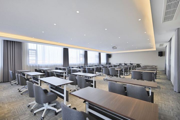Jinjiang Hotel (Xinxiang Yanjin West Street Triangle Park)