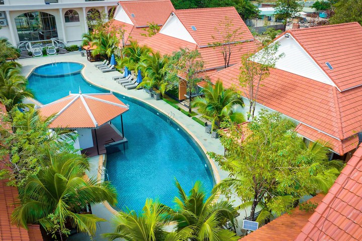 Sea Breeze Hotel & Villa