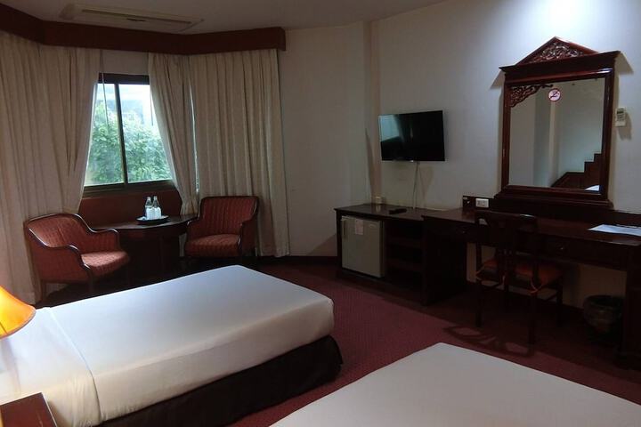 Room 12 of 40