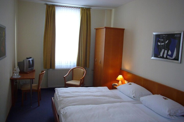 Room 17 of 53