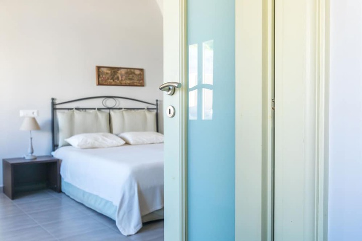 Room 2 of 25