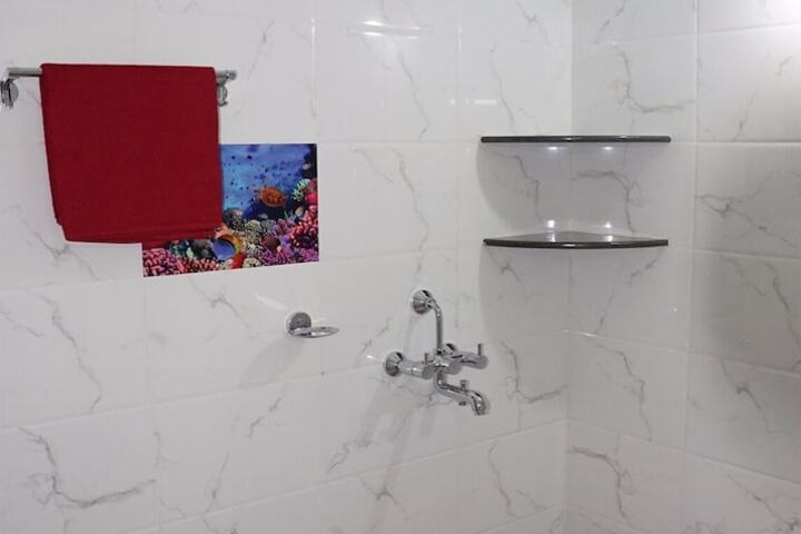 Room 6 of 25