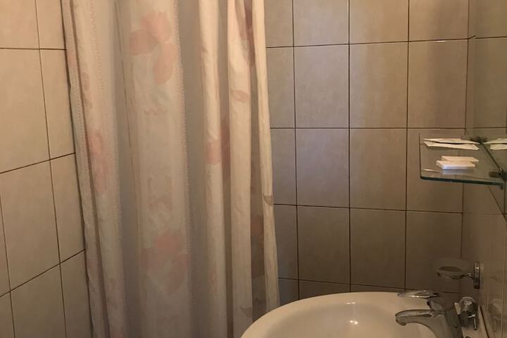 Room 147 of 177