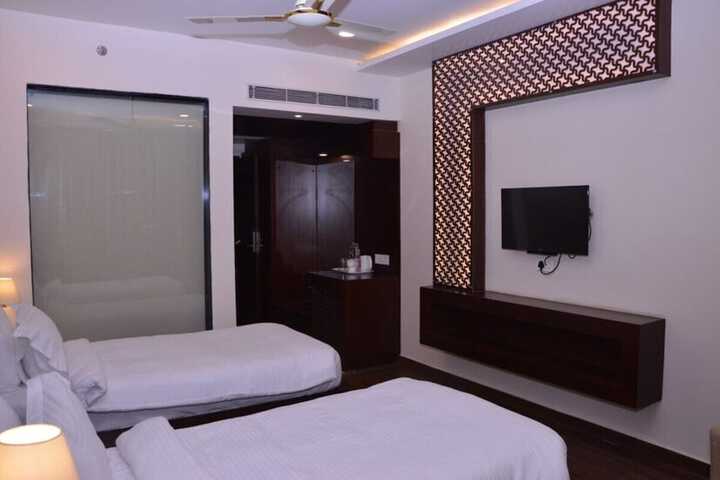 Room 3 of 29