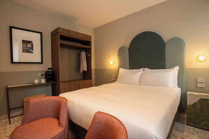 Room 44 of 109