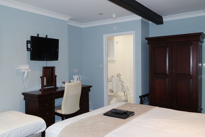 Room 102 of 160