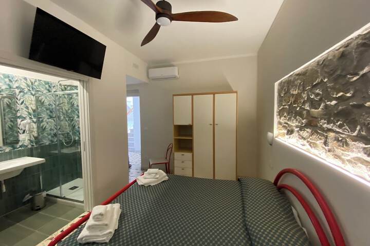 Room 8 of 38