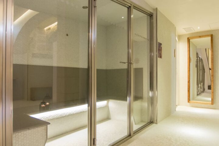 Room 70 of 94