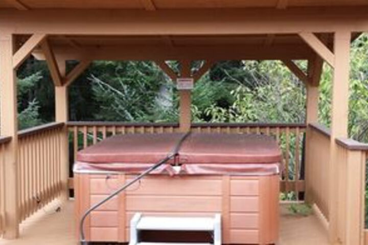Hot Tub 64 of 105