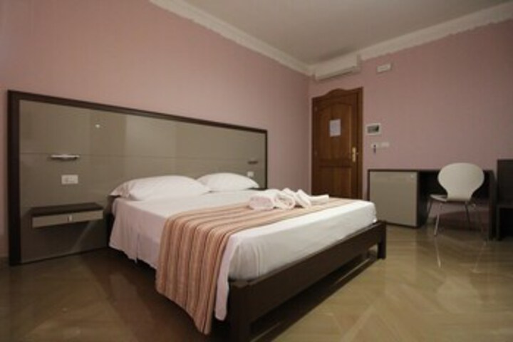 Room 9 of 17