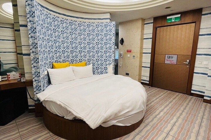 Room 14 of 51