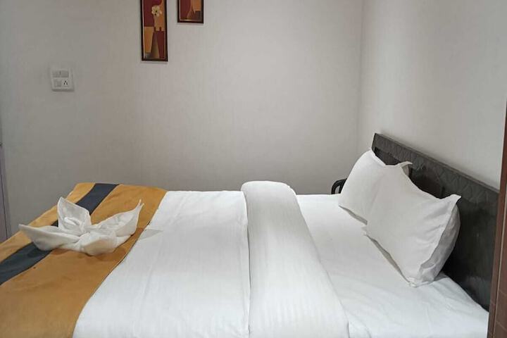 Room 3 of 25