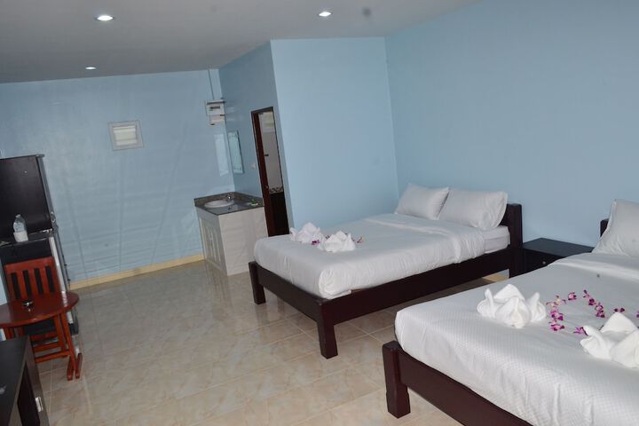 Room 12 of 32