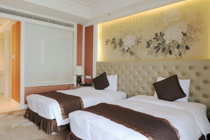 Room 15 of 32