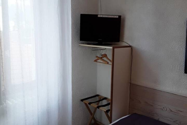 Room 8 of 62