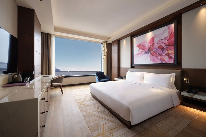 Room 3 of 203