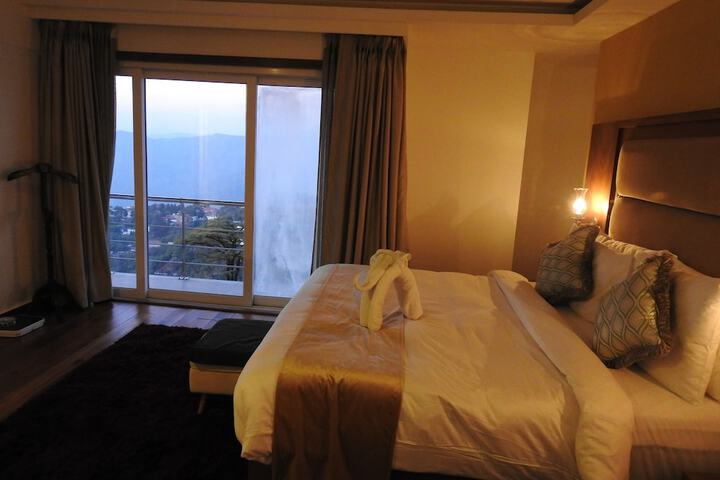 Room 8 of 76