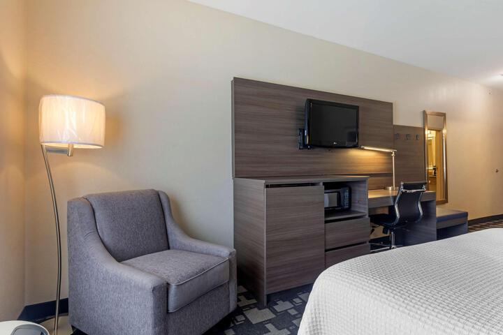 1 King Bed Microwave, Refrigerator High Speed Internet Accessible Full Breakfast (18 of 19)