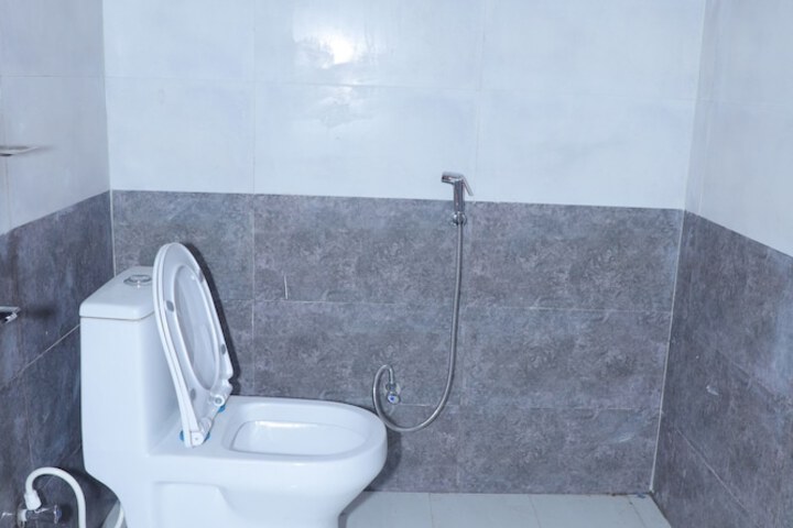 Room 4 of 8