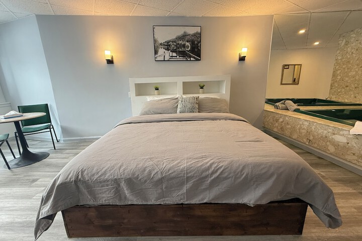 Room 10 of 42