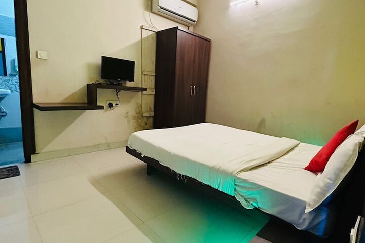 Room 6 of 25