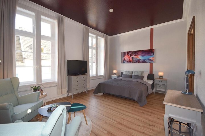 Room 8 of 28