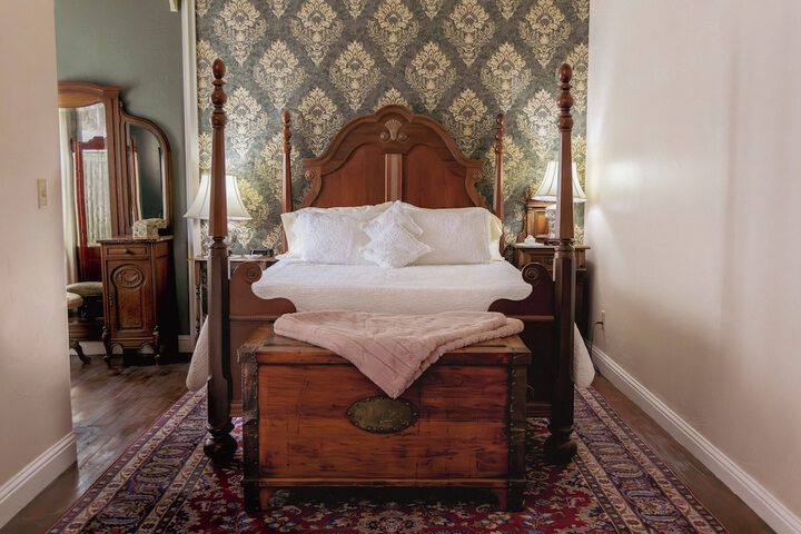 Room 4 of 97