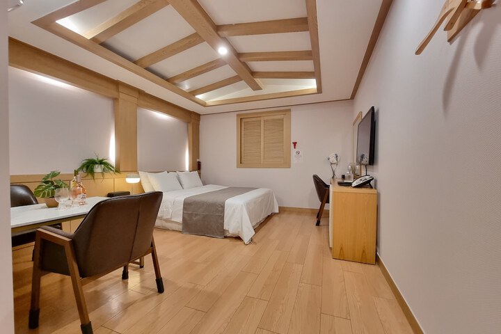 Room 12 of 46