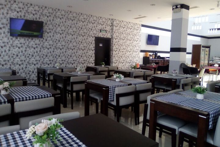 Dining 7 of 9