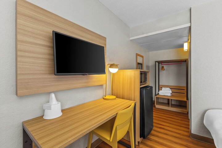 Room 15 of 64