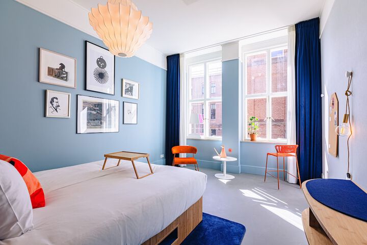 Room 10 of 65