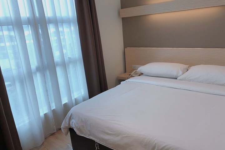 Room 7 of 73