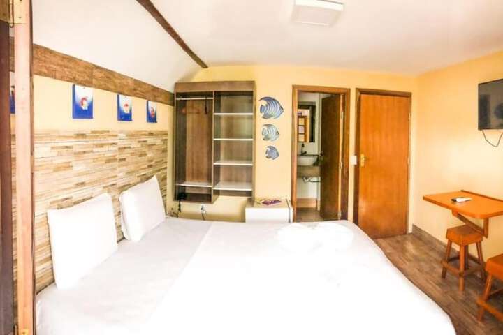 Room 33 of 81