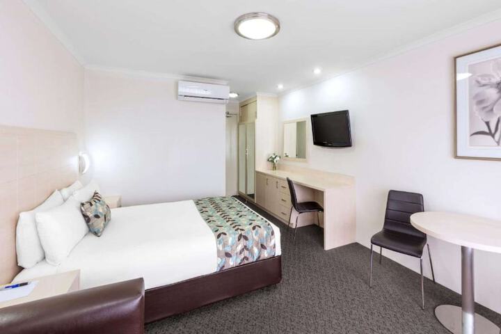 Room 10 of 29