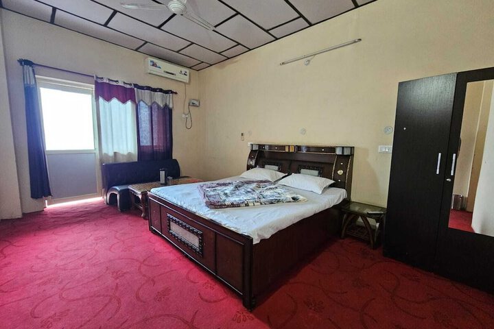 Room 4 of 10