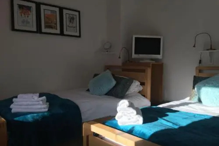 Room 2 of 16