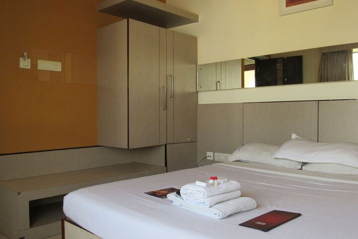 Room 9 of 34