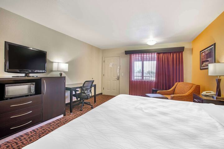 Room 11 of 28