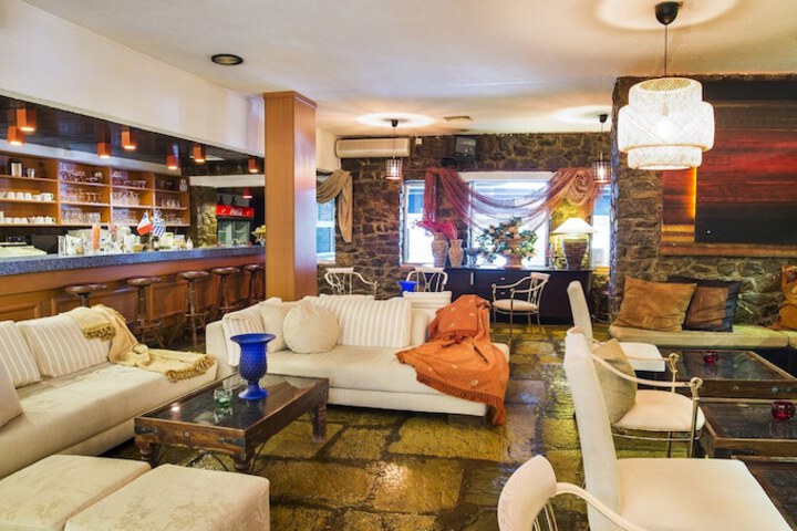 Lounge 29 of 36
