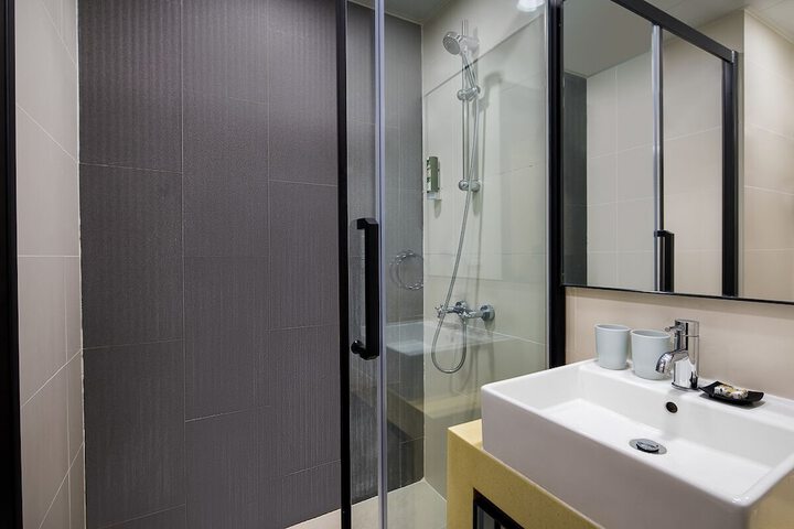 Room 12 of 12