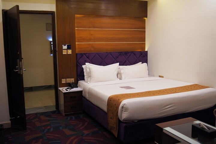 Room 2 of 48