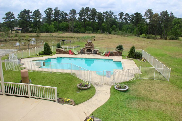 Pool 32 of 41