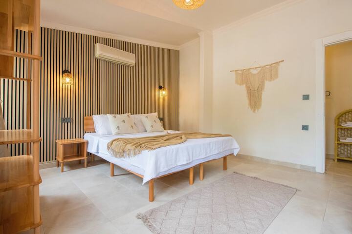 Room 15 of 25
