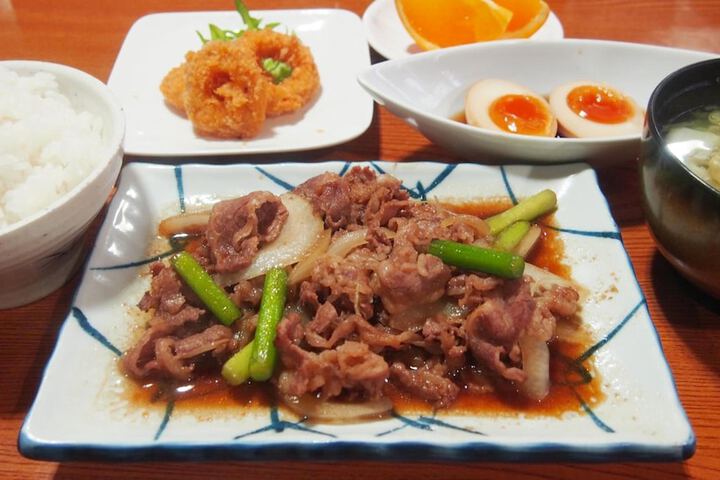 Dining 16 of 29